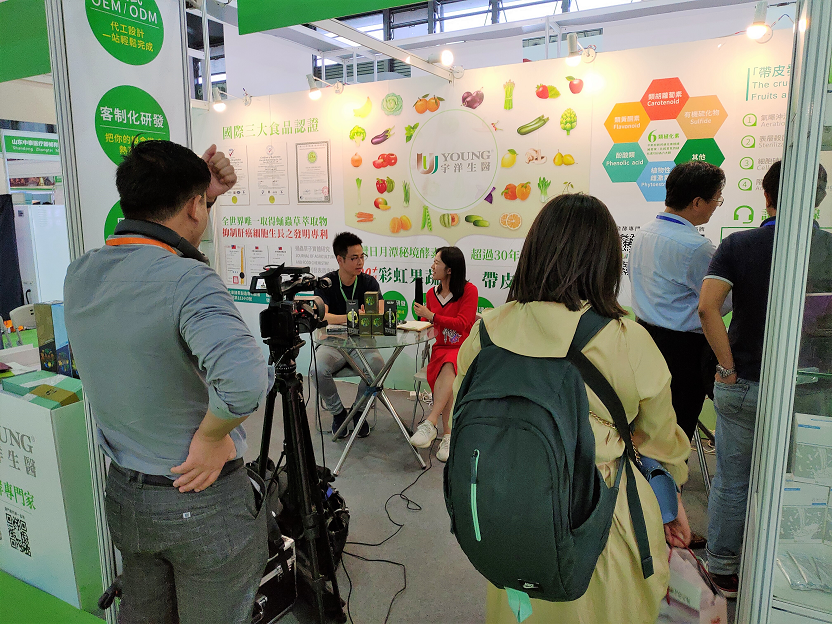 宇洋生醫帶皮發酵酵素原液、功能性酵素及養顏美容套餐 吸引CCTV中央電視台記者前來專訪。